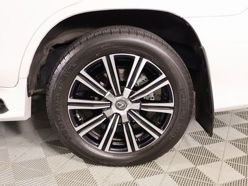 Used 2018 Lexus LX 570 4WD w/ Luxury Package image 21