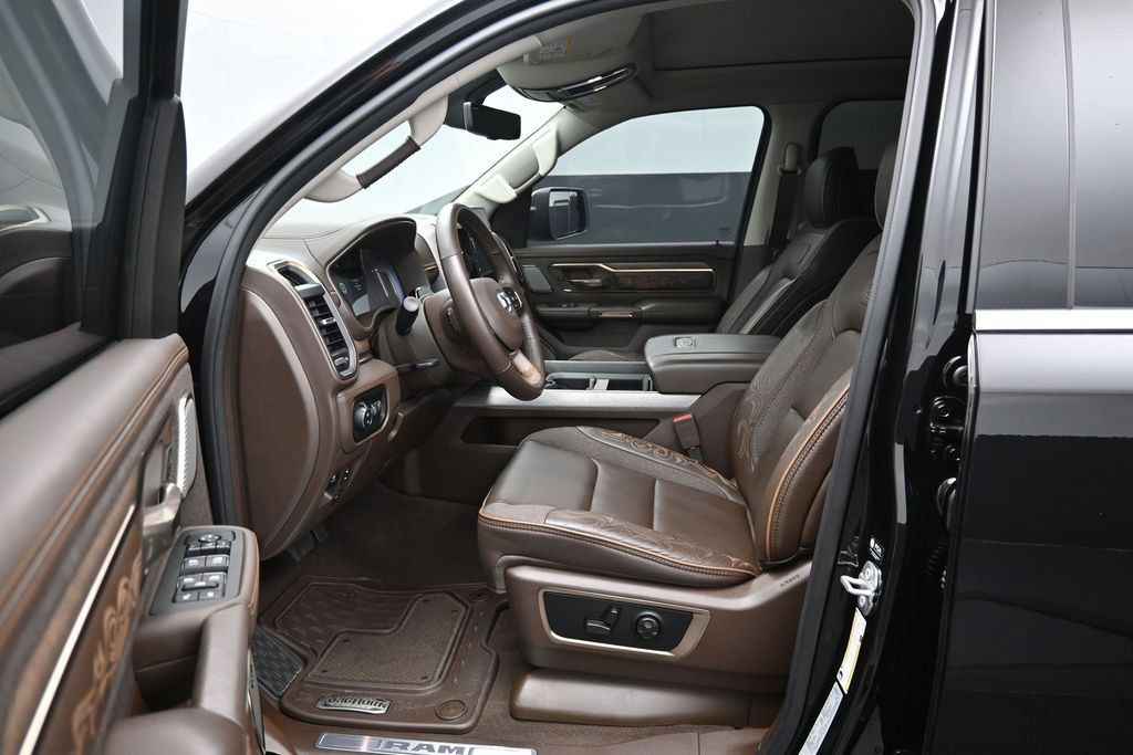 Used 2025 RAM 1500 Limited AWD/4WD image 9