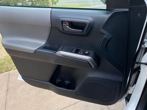 Used 2017 Toyota Tacoma SR5 w/ Tow Package image 26