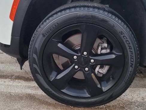 Used 2023 Jeep Grand Cherokee L Limited w/ Black Appearance Package image 25