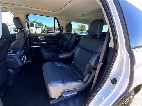 Certified 2025 Ford Expedition Platinum image 21