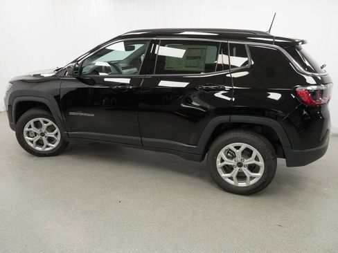 Certified 2025 Jeep Compass Latitude w/ Convenience Group image 15