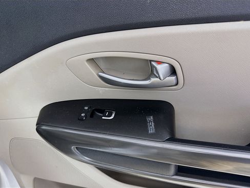 Used 2021 Kia Sedona LX image 28