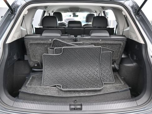 Used 2023 Volkswagen Tiguan SE FWD image 35