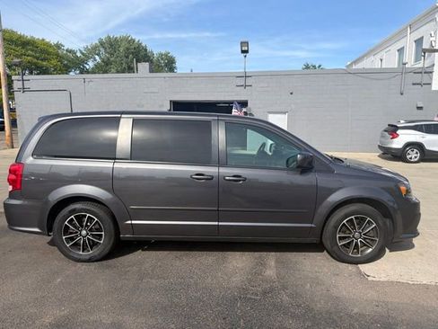 Used 2017 Dodge Grand Caravan SE FWD image 2