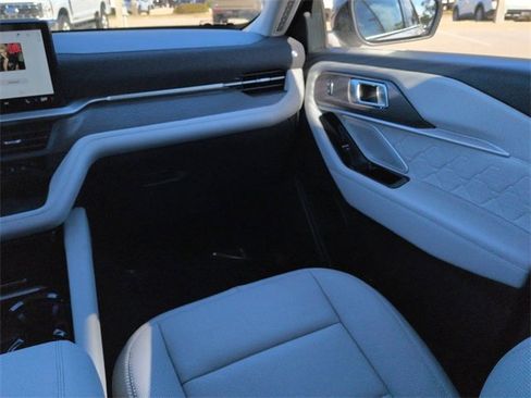 Certified 2025 Ford Explorer Platinum w/ Ultimate Package image 17