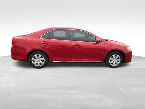 Used 2012 Toyota Camry LE image 8