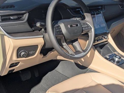 New 2025 Jeep Grand Cherokee Limited w/ Black Appearance Package image 3