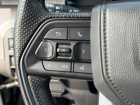 Certified 2025 Toyota Tacoma SR5 AWD/4WD image 36