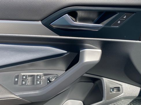 Certified 2025 Volkswagen Jetta SE FWD image 19