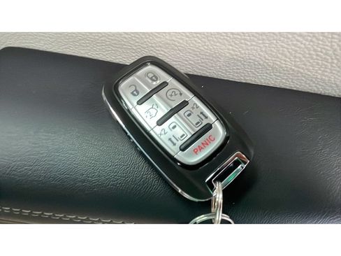 Used 2022 Chrysler Pacifica Touring-L FWD image 21