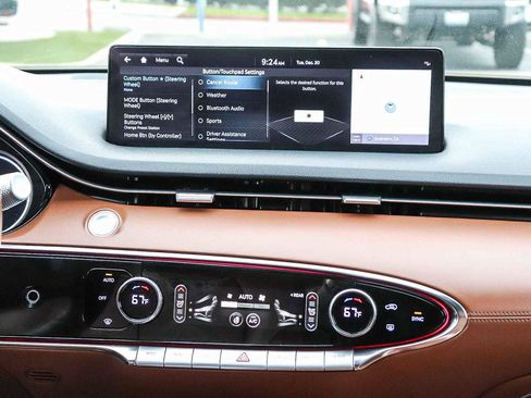 Used 2023 Genesis GV70 2.5T w/ Advanced Package image 14