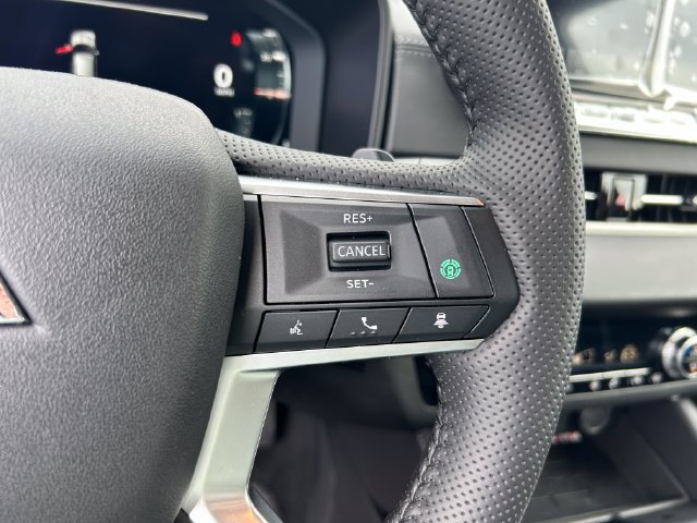 Used 2025 Mitsubishi Outlander SE AWD/4WD image 21