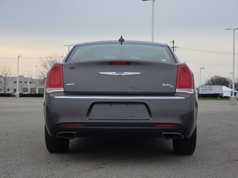 Used 2015 Chrysler 300 C image 17