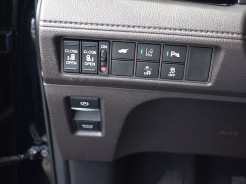 Used 2018 Honda Odyssey Elite image 16