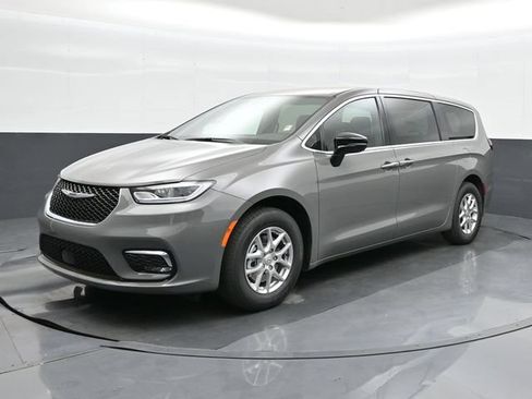 Used 2025 Chrysler Pacifica Select FWD image 27