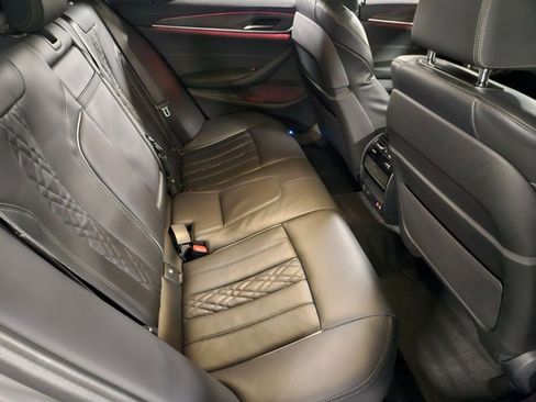 Used 2022 BMW 530i w/ Luxury Seating Package RWD image 20