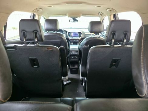 Used 2018 GMC Acadia Denali w/ Technology Package FWD image 15