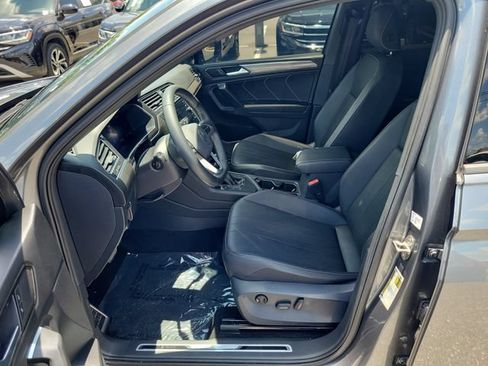 Certified 2023 Volkswagen Tiguan SE R-Line FWD image 17