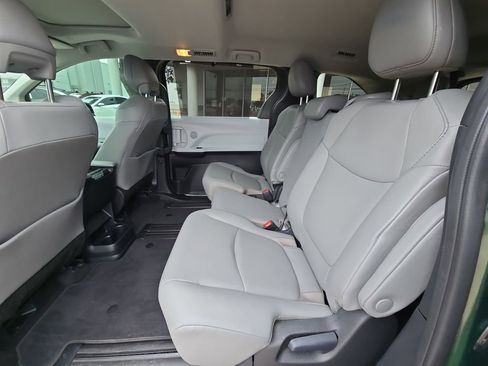 Used 2025 Toyota Sienna XLE FWD image 15
