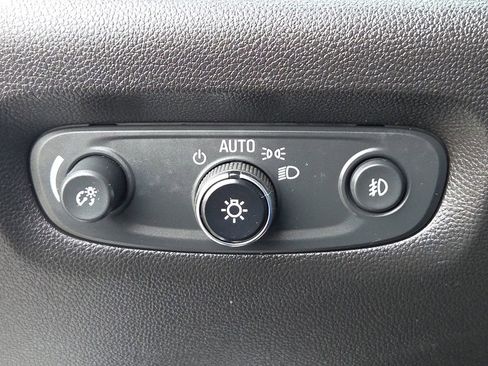 Used 2021 Chevrolet Traverse RS image 25