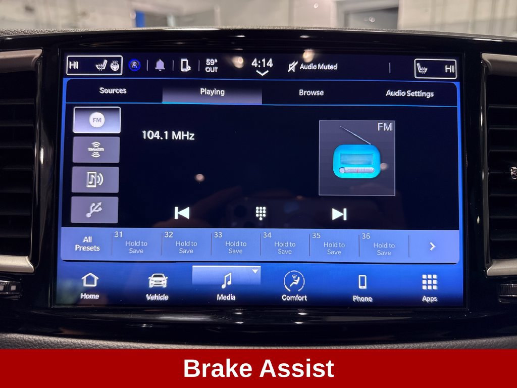 Used 2023 Chrysler Pacifica Touring-L FWD image 11