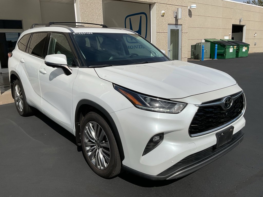 Used 2023 Toyota Highlander Platinum AWD/4WD image 3