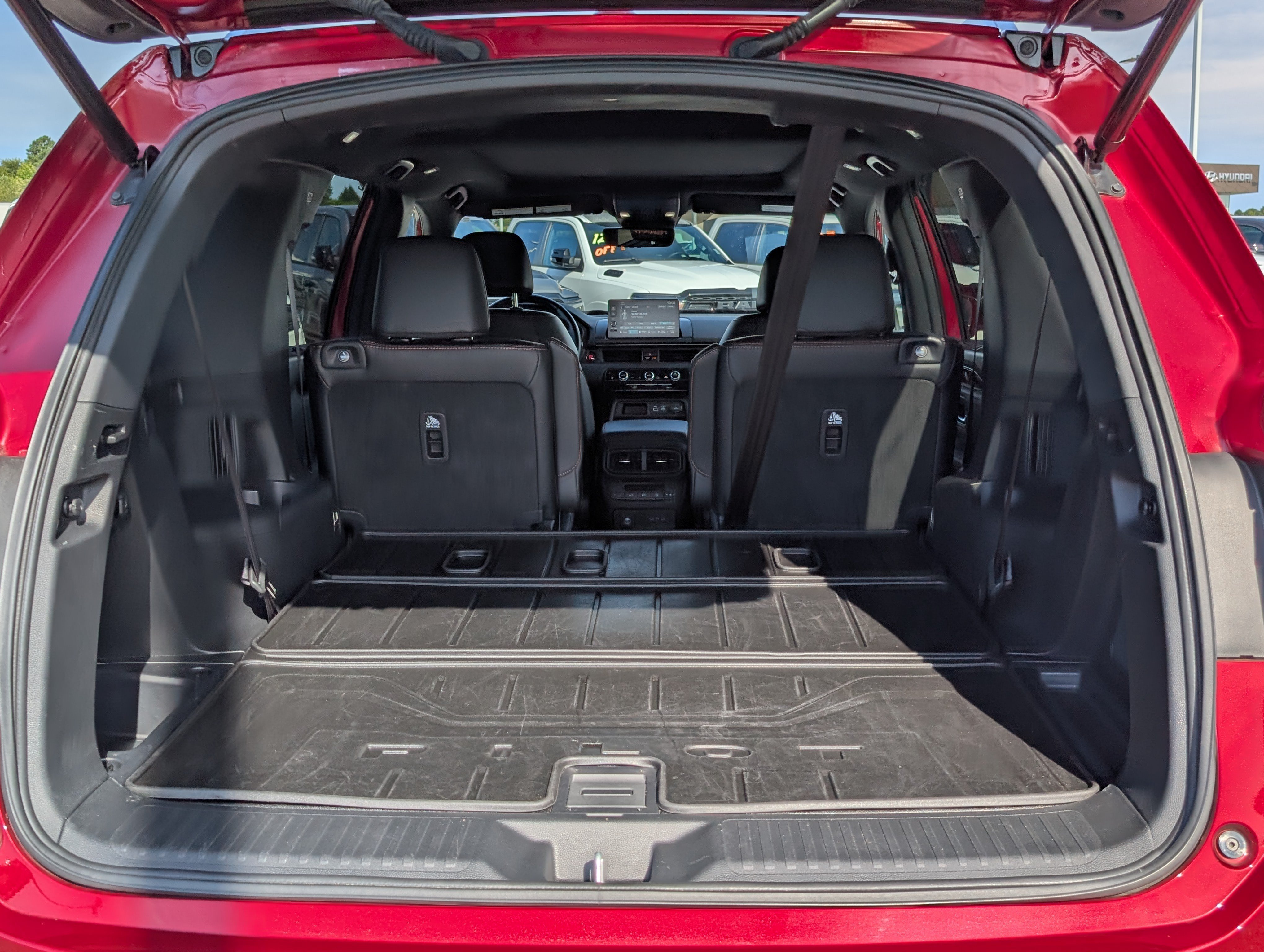 Used 2025 Honda Pilot TrailSport image 27