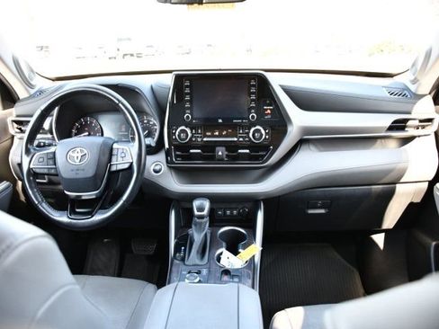 Used 2020 Toyota Highlander Limited AWD/4WD image 20