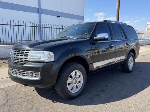 Used 2014 Lincoln Navigator 2WD image 1