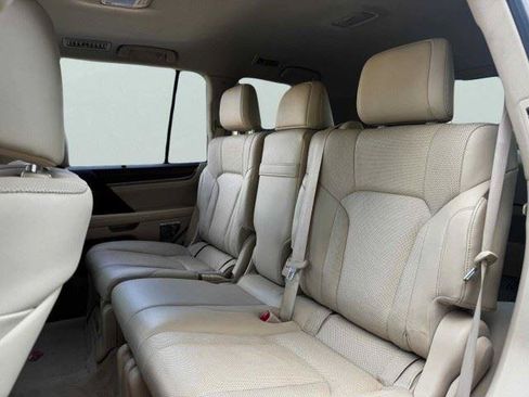 Used 2019 Lexus LX 570 4WD w/ Luxury Package image 26