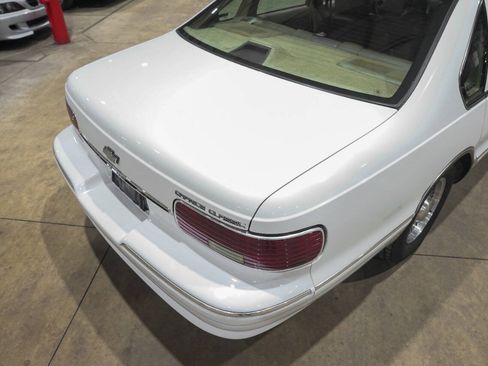 Used 1996 Chevrolet Impala SS RWD image 20