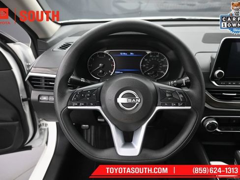 Used 2025 Nissan Altima 2.5 SV FWD image 19