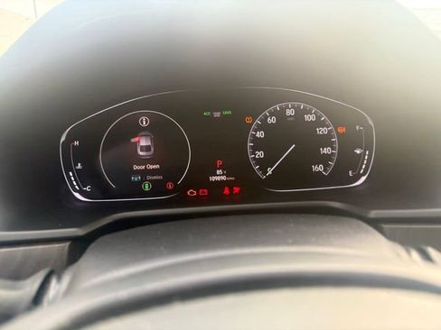 Used 2018 Honda Accord Touring image 11