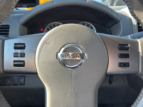 Used 2012 Nissan Frontier SL w/ Moonroof Pkg AWD/4WD image 18