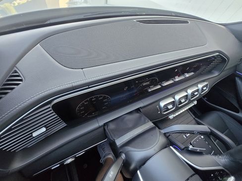 Used 2024 Mercedes-Benz GLS 450 4MATIC image 25