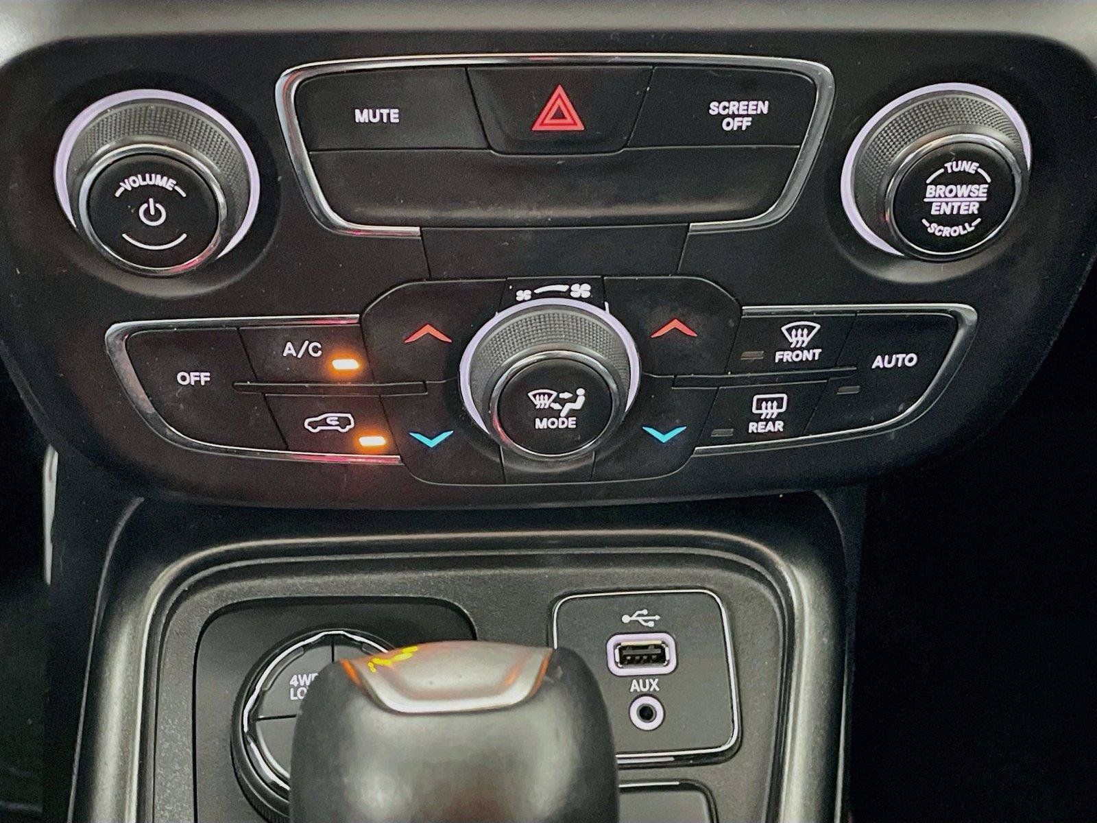 Used 2018 Jeep Compass Trailhawk w/ Cold Weather Group AWD/4WD image 18