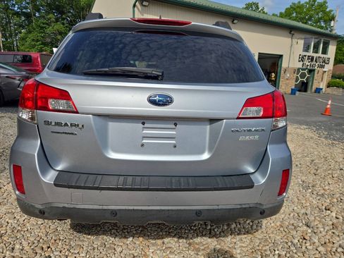 Used 2013 Subaru Outback 2.5i Limited AWD/4WD image 6