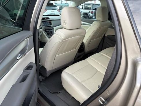 Used 2023 Cadillac XT5 Premium Luxury image 19