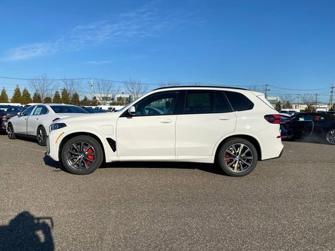 New 2026 BMW X5 xDrive50e image 4