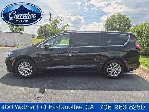 Used 2024 Chrysler Pacifica Touring-L FWD image 1