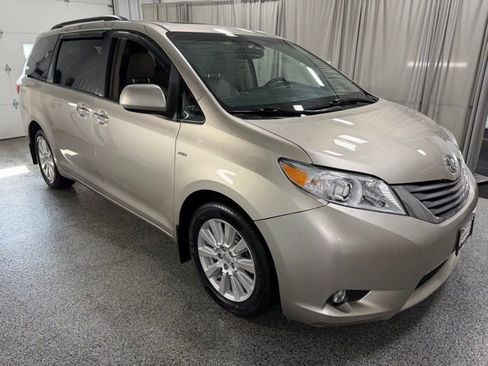 Used 2017 Toyota Sienna XLE w/ XLE Navigation Package AWD/4WD image 3