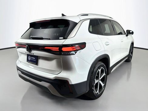 Certified 2026 Volkswagen Tiguan SE FWD image 5