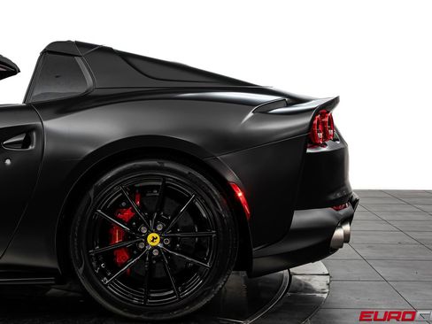Used 2022 Ferrari 812 GTS image 16