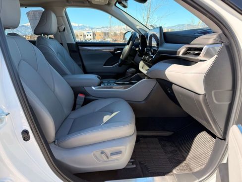 Used 2024 Toyota Highlander Limited image 34