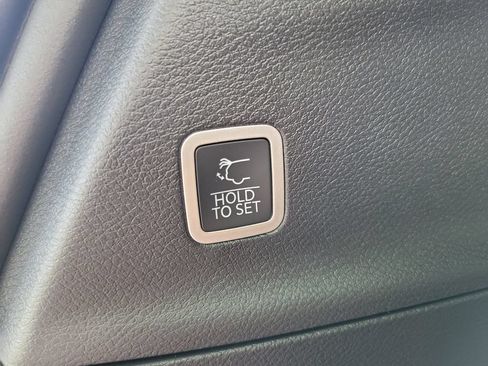New 2027 Chrysler Pacifica Select FWD image 40