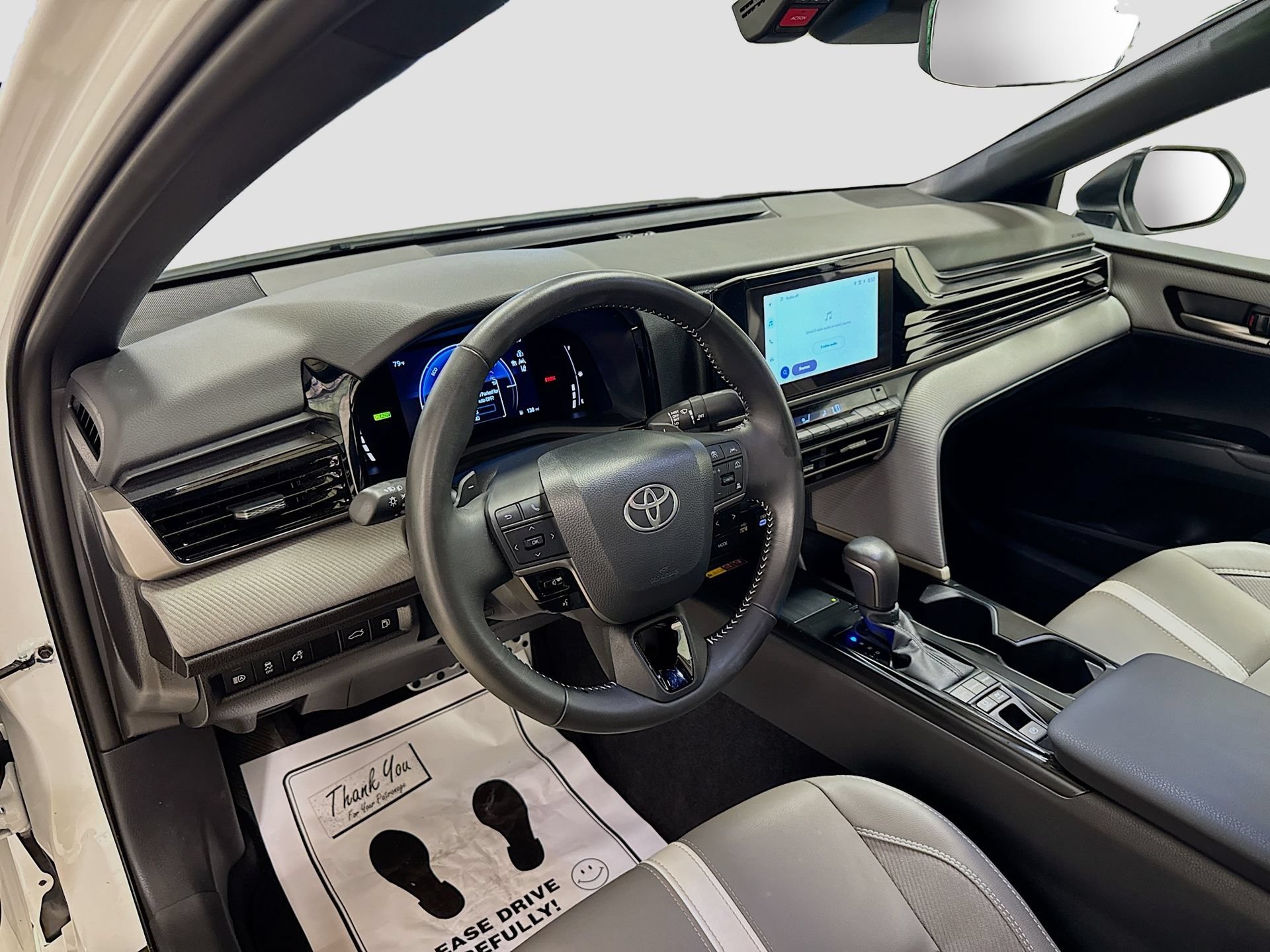 Used 2026 Toyota Camry SE FWD image 9