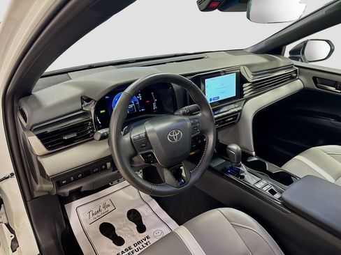 Used 2026 Toyota Camry SE FWD image 9