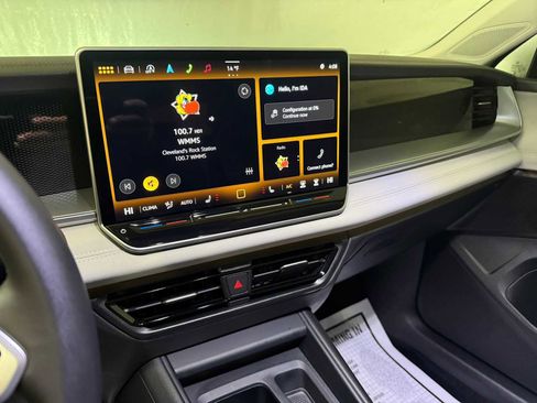 Certified 2025 Volkswagen Tiguan SE w/ Panoramic Sunroof Package image 35