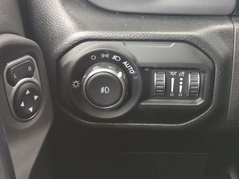 Used 2022 Jeep Wrangler Unlimited Sport w/ Sun And Sound Package AWD/4WD image 17